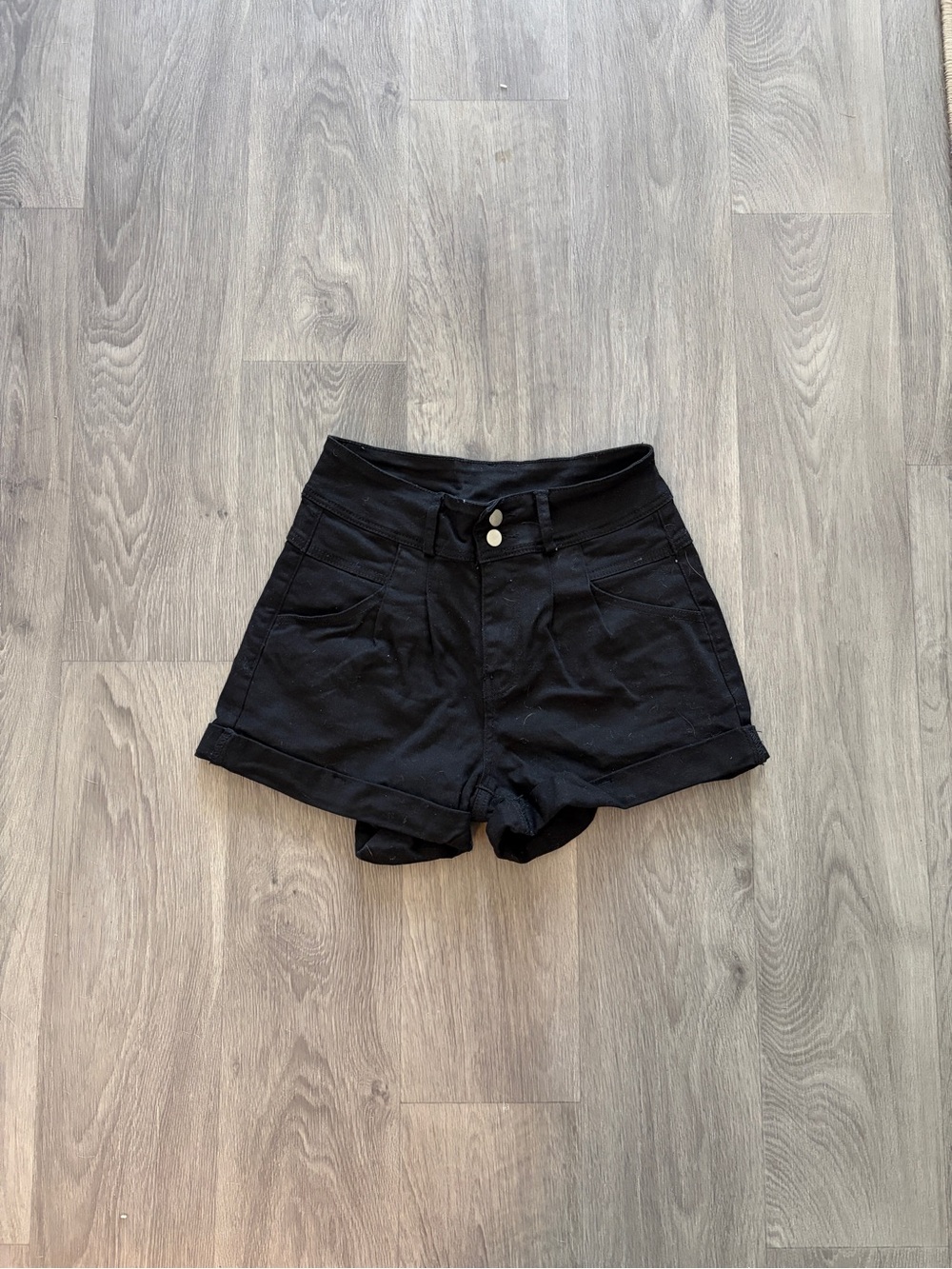 High-Waist Black Women's Shorts - Classic Rolled Hem